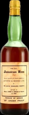Bouteille de spiritueux : Jamaica Rum 1945 de la marque Justerini & Brooks Ltd.